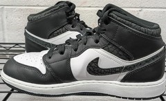 Big Kid’s Jordan 1 Mid SE „Panda Elephant“ Off Noir/Black-White-Black (GS)