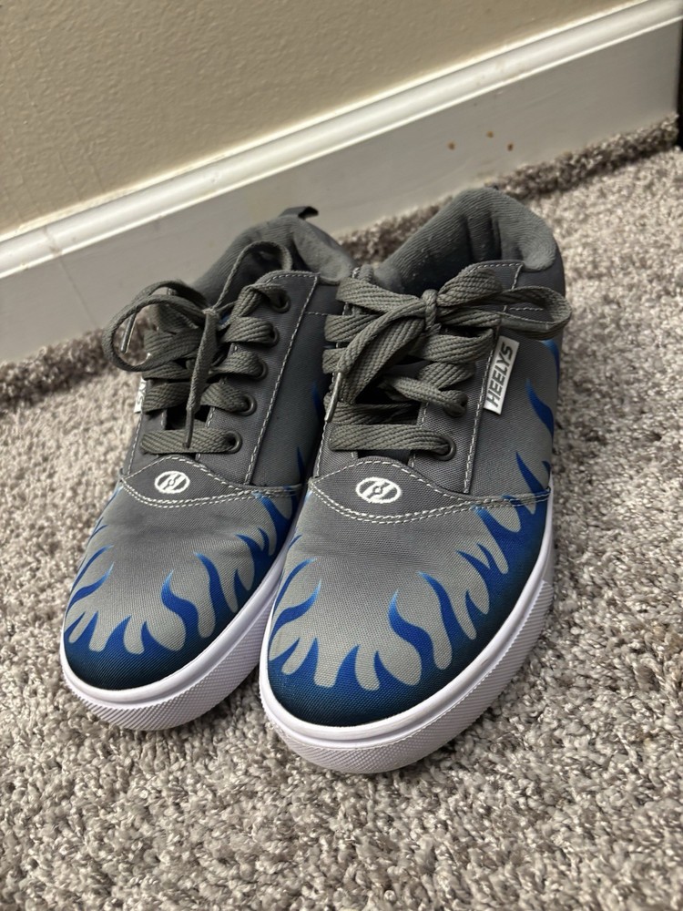 HEELYS Pro 20 Prints -Youth Size 6 Gray With Blue Flames Shoes
