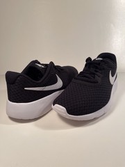 Nike Tanjun (GS), Black/White, 818381 011, Size 5.5Y, Big Kids