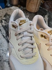 Air Max 1 GS Size 6.5 White/tan