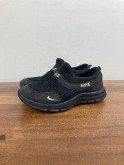 Nike Kids Black Mesh Slip On Sneaker Child Size 12C EU 29 Stretch NO INSOLES