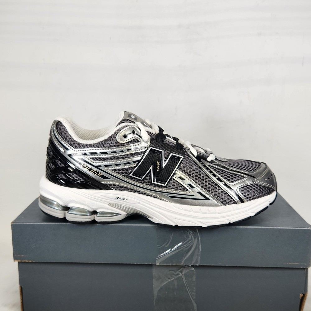 Size 6.5 Big Kids – New Balance 1906 – Silver Metallic / Black – GC1906CG