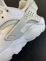 Nike Size 6.5Y (GS) Huarache Run Low White Pure Platinum 654275-110 -109