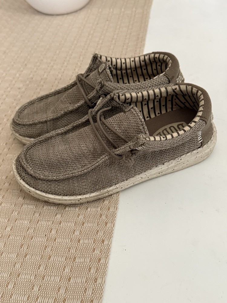 Hey Dude Wally Stretch Youth Size J1 Walnut Color Slip On Shoes