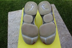 NIKE LeBron XVI Bright Citron/Light Bone Basketball Shoes PO/Great Cond Sz 8Men