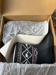 Pendleton Child’s Boots Size 11-12 Lost Trail Mid Boot Black w/Bears New In Box