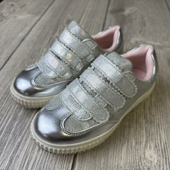 Tucker + Tate Teagin Sneaker Silver Metallic Size 11 Kids