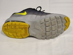 Junior’s Nike AIR Max INVIGOR