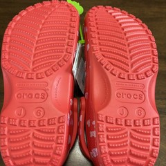 Crocs Hearts Classic VDay Graphic Clog/ Hearts/Cherry Red/ Size J6