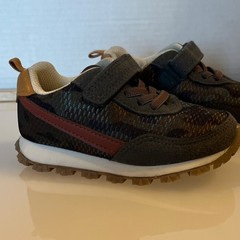 Carter’s Kids Black/Brown Camo Red Stripe Hook & Loop Low Top Sneakers Size 8