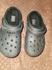 Kids Insulated Crocs Duel Comfort Size J2. lightly Worn