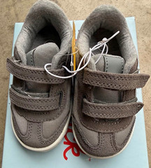 Cat & Jack Nevada Gray Hook & Loop Adjustable Low Top Sneakers Kids 6