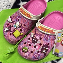 🇺🇸 Crocs J2 Hello Kitty 🌸New with Tags Classic Clogs Unisex Shoes Slip On…