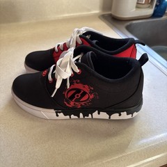 Heelys Pro 20 Print Size KIDS Youth 5 Black Canvas Skate Shoes Black & Red 🔥