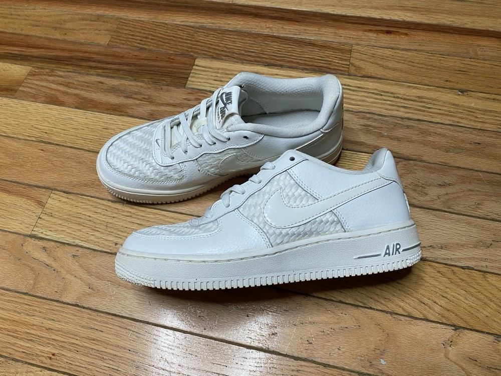 NIKE AIR FORCE 1 LV8 (GS) SUMMIT WHITE-CHR US 6.5Y WOMENS SNEAKERS 820438-105