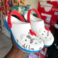 Crocs Hello Kitty Red Classic Clogs With Charms Big Kids Unisex Size J3 Red