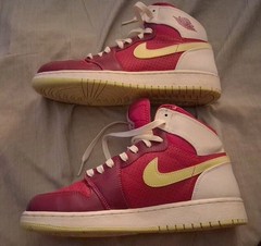 Nike Air Jordan 1 Retro Fuchsia Flash Size 6.5 Y Pink White Yellow High Top Shoe