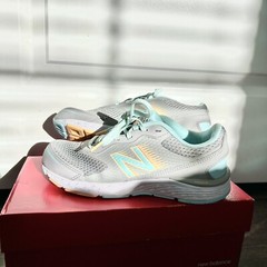 New Balance (Big Kid Size 6 Wide) Rain Cloud 680v6 Running Shoe w ABZORB midsole