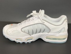 Nike Air Max Tailwind IV White/Orange Size: 7 Youth / 8.5 Women’s
