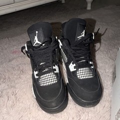 Jordan 4 White Thunder – SIZE 6y