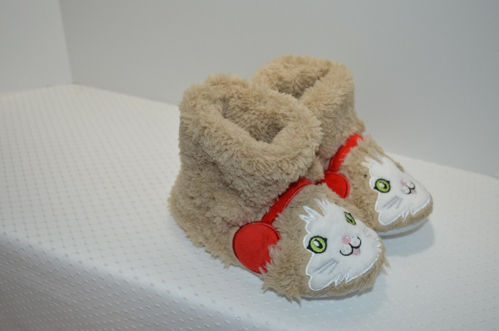 BRAND NEW Department 56 Fuzzy Warm Kitten Slippers Child’s Medium 9-10 SO SOFT