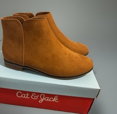 Cat & Jack Unisex Kids Brown Suede Ankle Boots Round Toe Flat, US 2 New Box