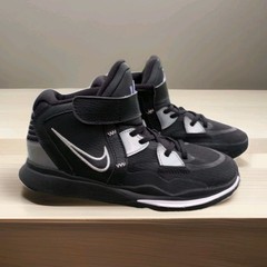 Nike Kyrie Infinity Black Metallic Silver Athletic Shoes Yth sz 2 1/2 Basketball