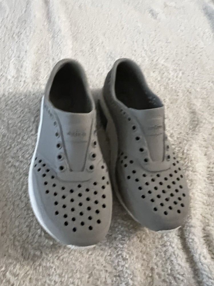Native Sugarlite Gray/White Kids Water Shoes Sz J1 Athleisure, Gourpcore, Casual