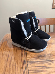 Native Jiffy Black White Faux Shearling Lined Button AP Luna Winter Boots Size 9