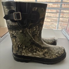 Magellan Outdoors Real Tree Edge Camo Waterproof Rubber Rain Boots Youth Size 3