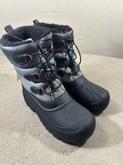 Member’s Mark Youth Snow Boots Size 6B Black Gray Faux Fur Lined NWT