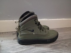 Nike ACG Woodside, Size 5.5Y, Green and Black, Used but in good condition.