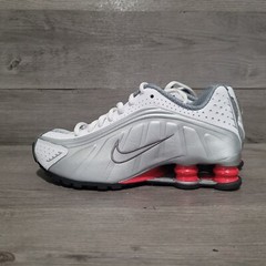 2019 Nike Shox R4 Metallic Silver Comet Red BV1111-100 Size 4y Youth