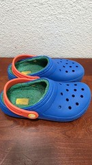 Crocs Kids Blue Clogs Blue Orange Strap & Green Fleece Lining Size j 1