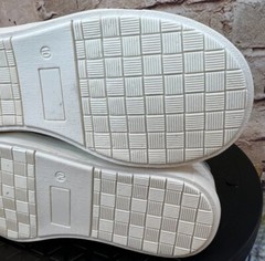 Carter’s Kids White Double Hook and Loop Low Top Simple Joys Sneakers Size 10