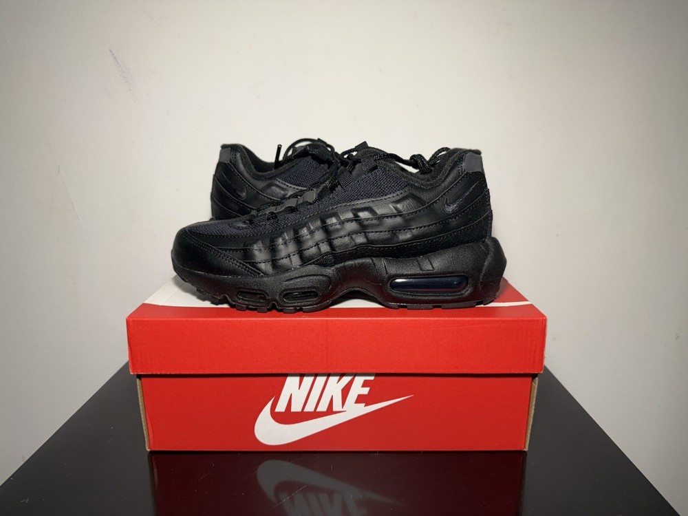 NIKE AIR MAX 95 RECRAFT „ALL BLACK“ BLACK-BLACK SZ 6Y-WOMENS SZ 7.5 [CJ3906-001]