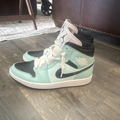 Jordan Air Jordan 1 Mid Mint Green Black White GS BQ6472-300 Size 7.5