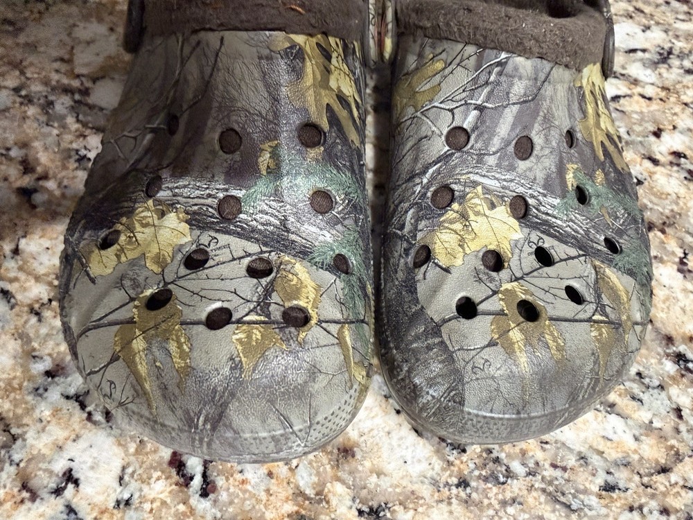 Big Kids Size 4 Crocs Clogs „Fur“ Lined Green Camo Camouflage, Realtree