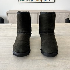 UGG Kid’s Classic II 1017703K Black Suede Boots Size 3