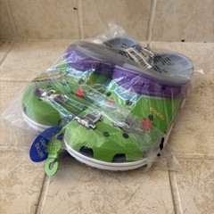 Crocs Disney Pixar’s Toy Story Buzz Classic Clogs Kids US 6 Green Shoes EBS2827