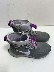 Nike Binzie Boot Size 4Y Puddle Protect Gray And Pink Kids Rain Boot