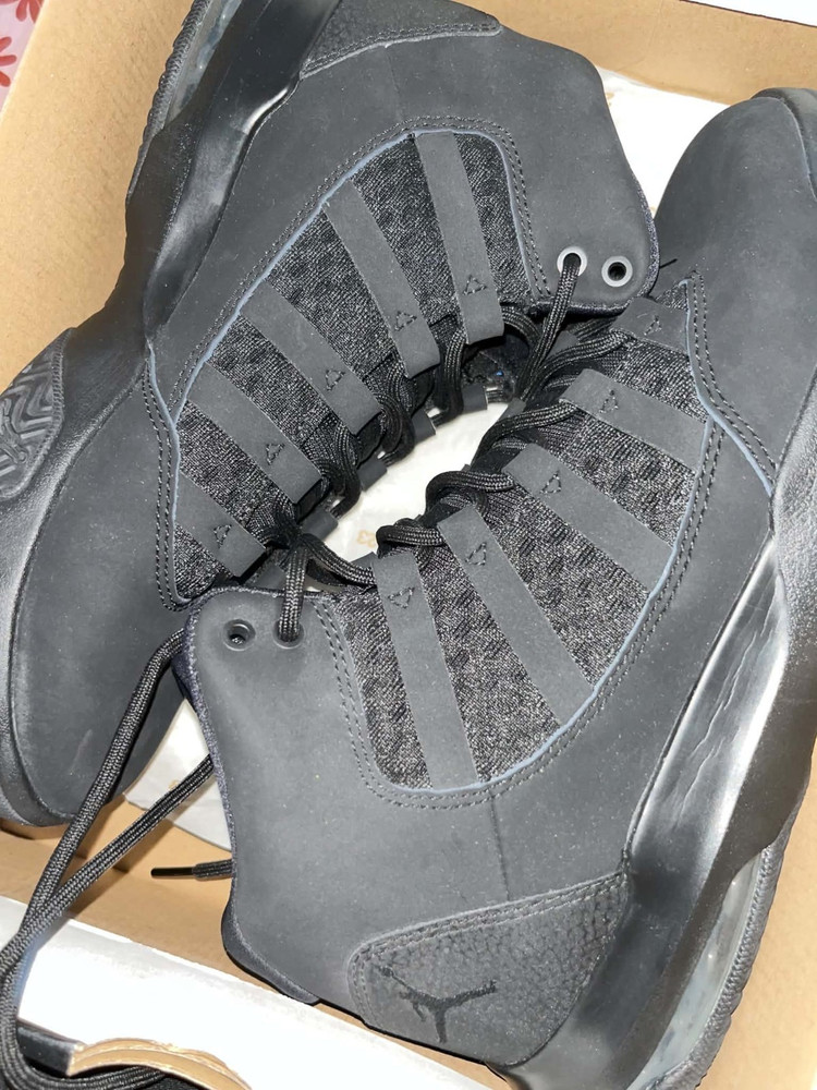 Jordan Max Aura (GS) Black Mid Top Basketball Sneakers Youth US 6.5 AQ9214-001