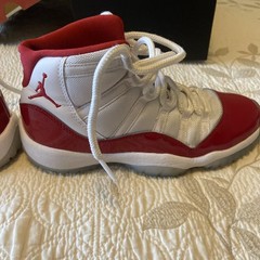 Jordan Air 11 Retro Cherry/White (GS) 4.5Y –