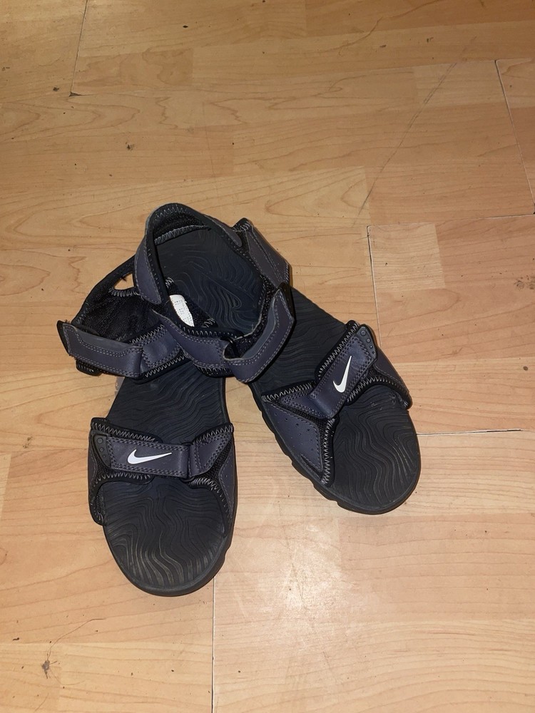 NIKE black Strap Adjustable Sandals Size 6 Youth Boy Girl Athletic Casual