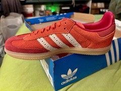 Authentic Adidas SAMBA OG C Size 3Y / 4 Women Red Suede New In Box Extra Laces