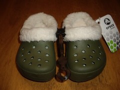 NEW Child Size C 6-7 Crocs Mammoth Kids Slip On Army Green w Fuzzy Lining TWINS