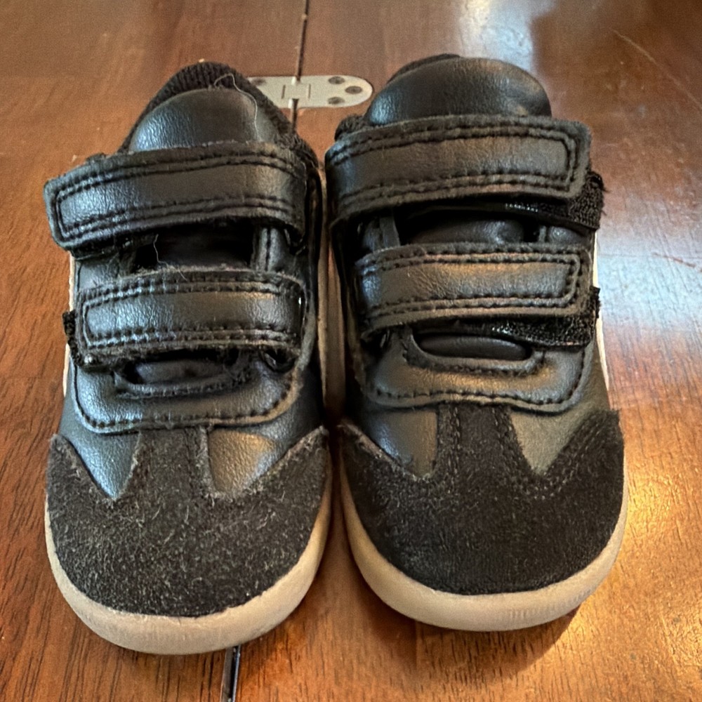 Cat & Jack Unisex Kids Black Hook & Loop Strap Low Top Sneakers, US 6