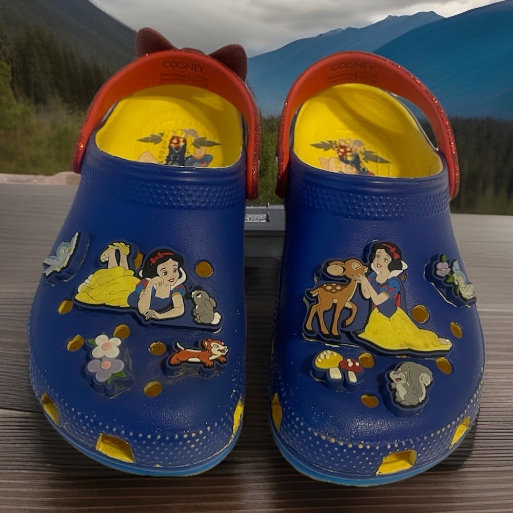 Disney Crocs Kids Classic Clogs Sz C-13 Slip On Snow White