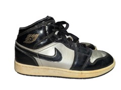 Air Jordan 1 Mid SE “Black Metallic Gold” Size-7Y Youth Kids Boys (FZ3938 001)