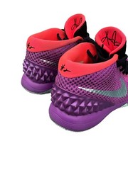 Nike Kyrie Easter 2014 Sneakers 717219-508 Purple Size 6Y